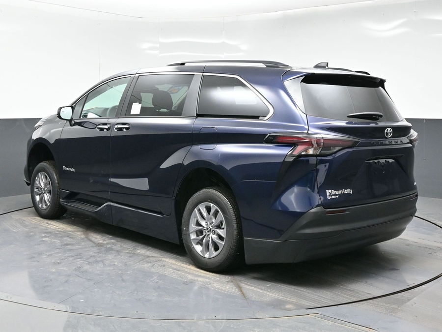 New 2026 Toyota Sienna Hybrid XLE Add - BraunAbility Side Entry Entry In Floor Automatic Ramp