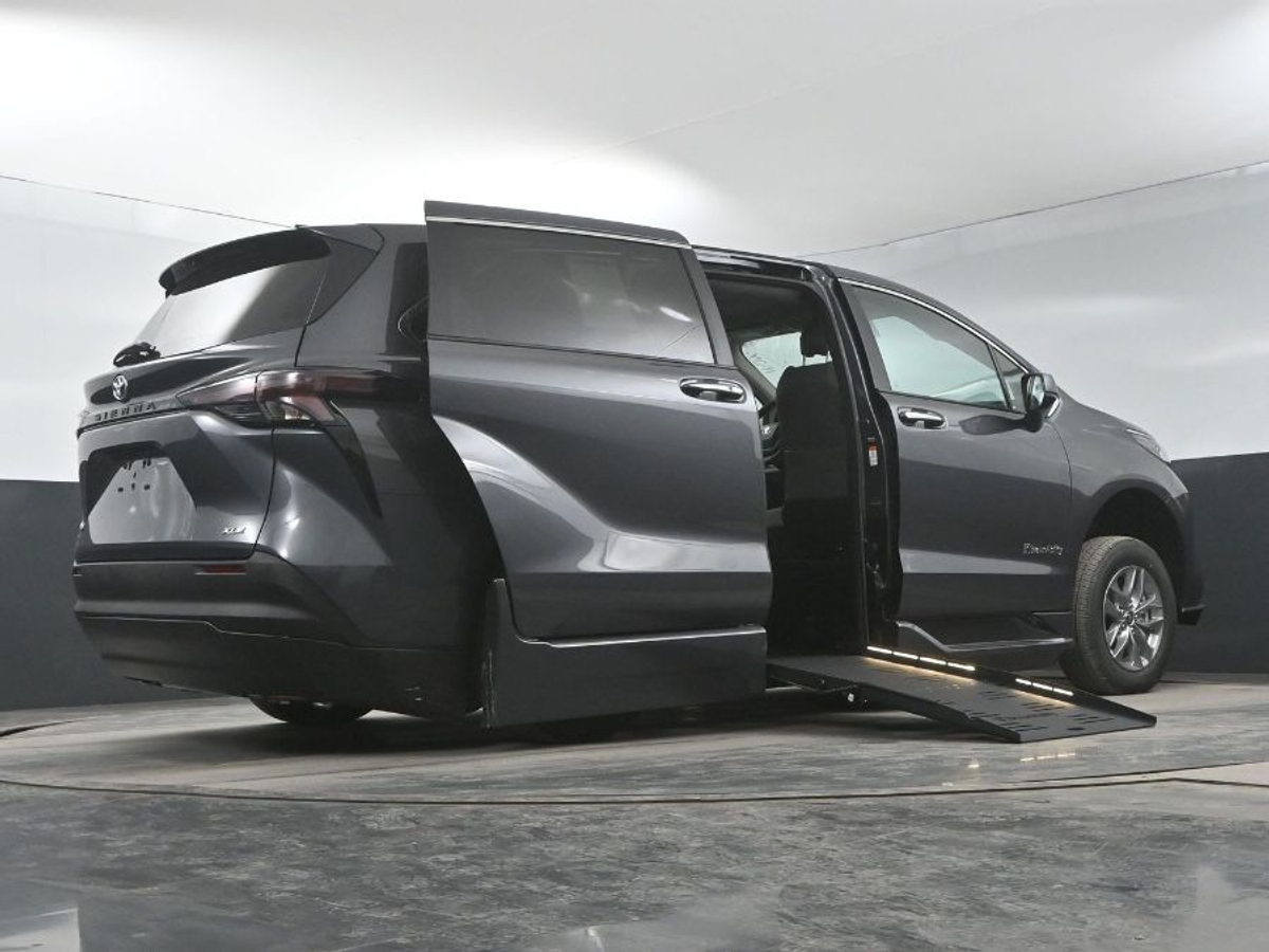 2025 TOYOTA SIENNA - Image 21