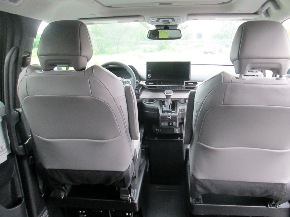 Black Toyota Sienna image number 11