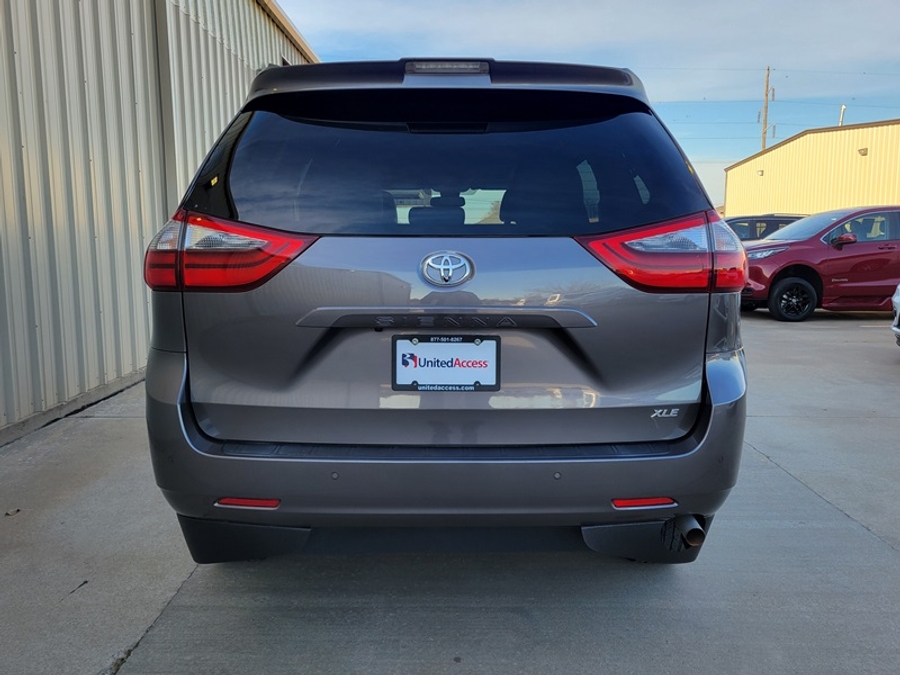 Used 2020 Toyota Sienna XLE Base - VMI Side Entry Entry In Floor Automatic Ramp