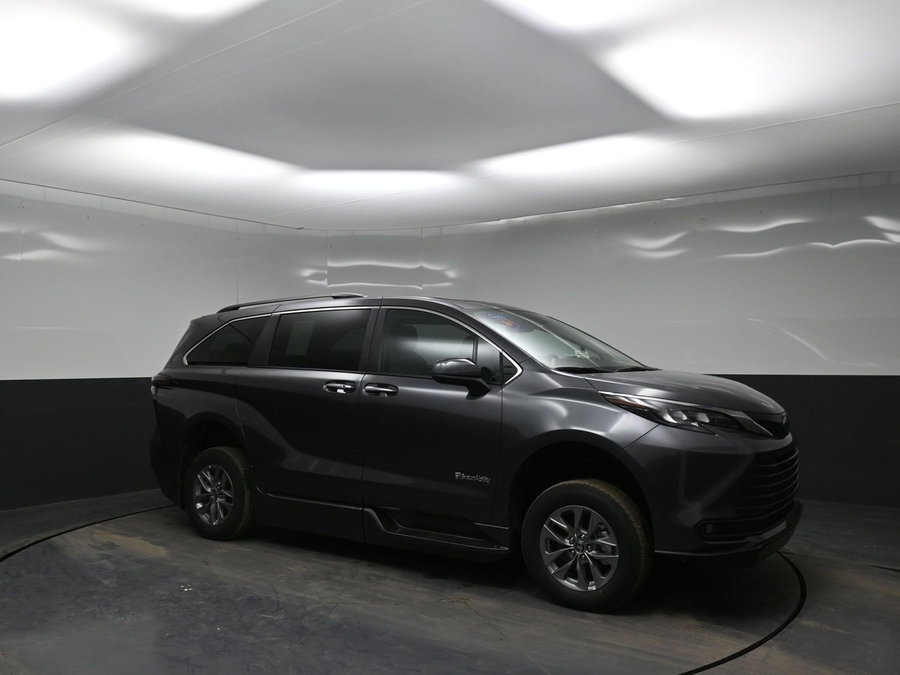 New 2025 Toyota Sienna Hybrid XLE Plus - BraunAbility Side Entry Entry Fold Out Automatic Ramp