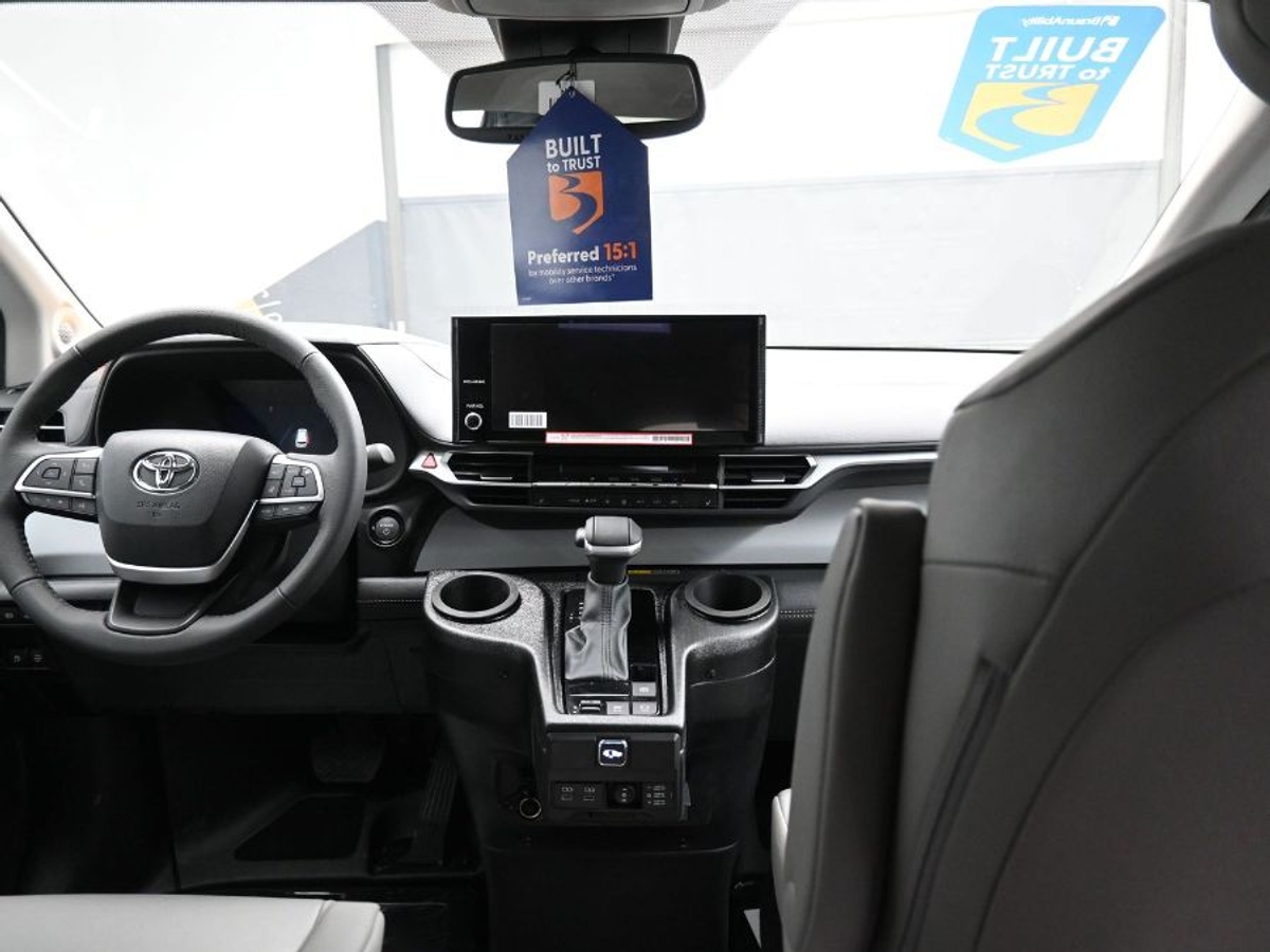 Black Toyota Sienna image number 12