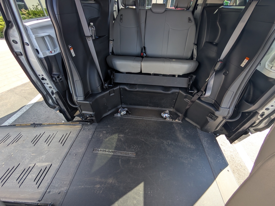 Used 2025 Toyota Sienna Hybrid XLE Base - BraunAbility Side Entry Fold Out Automatic Ramp