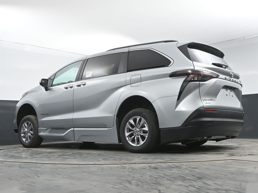 New 2025 Toyota Sienna Hybrid XLE Plus - BraunAbility Side Entry Entry Fold Out Automatic Ramp