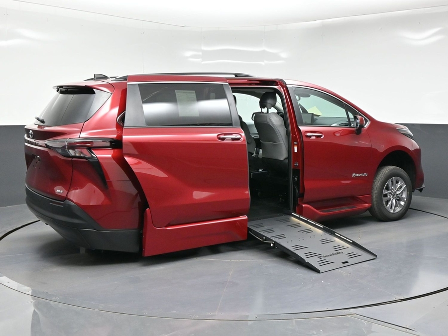 Red Toyota Sienna image number 6
