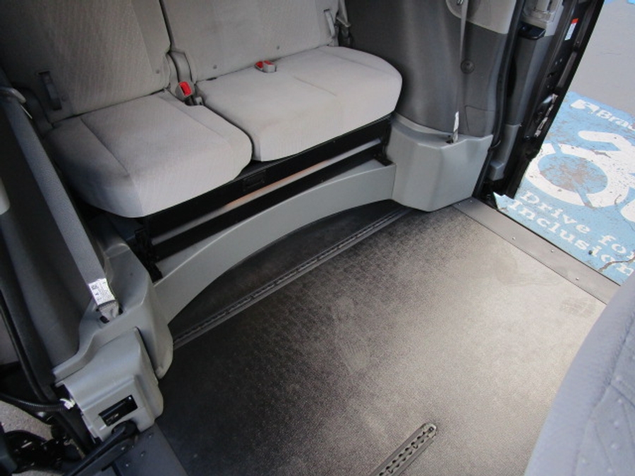 Used 2020 Toyota Sienna LE - BraunAbility Side Entry Entry Fold Out Automatic Ramp
