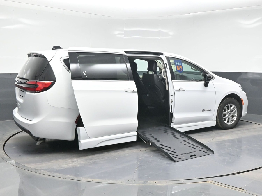 Used 2024 Chrysler Pacifica Touring L - BraunAbility Side Entry Entry Fold Out Automatic Ramp