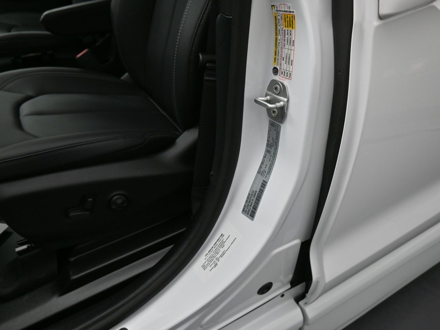 New 2026 Chrysler Pacifica Select Safety - BraunAbility Side Entry Entry Fold Out Automatic Ramp