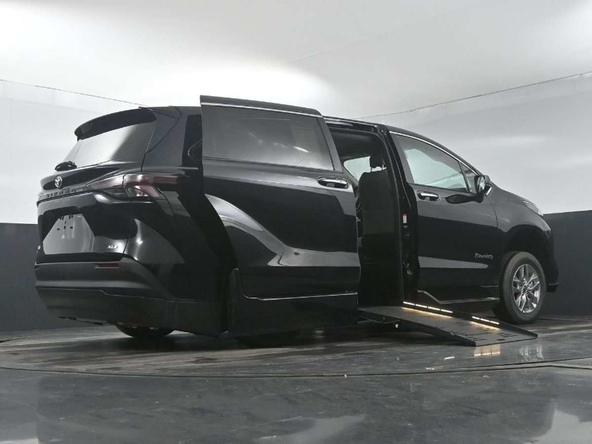 2025 TOYOTA SIENNA - Image 16