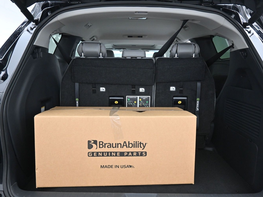 Black Toyota Sienna image number 20