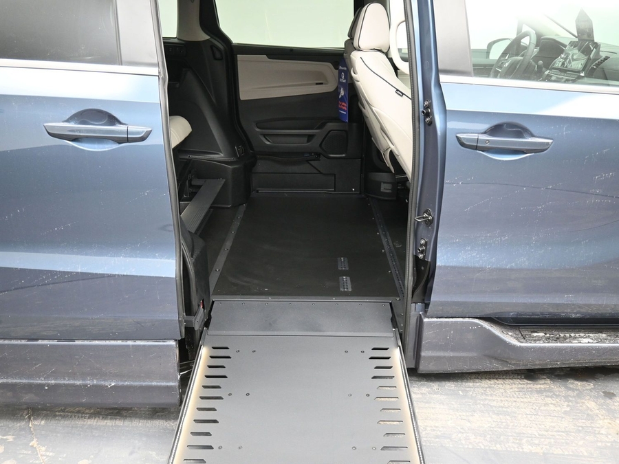 New 2026 Honda Odyssey Touring - BraunAbility Side Entry Entry In Floor Automatic Ramp