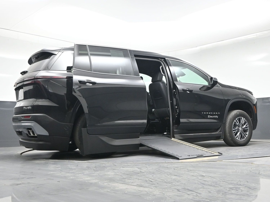 New 2026 Chevrolet Traverse 1LT - BraunAbility Side Entry Entry In Floor Automatic Ramp