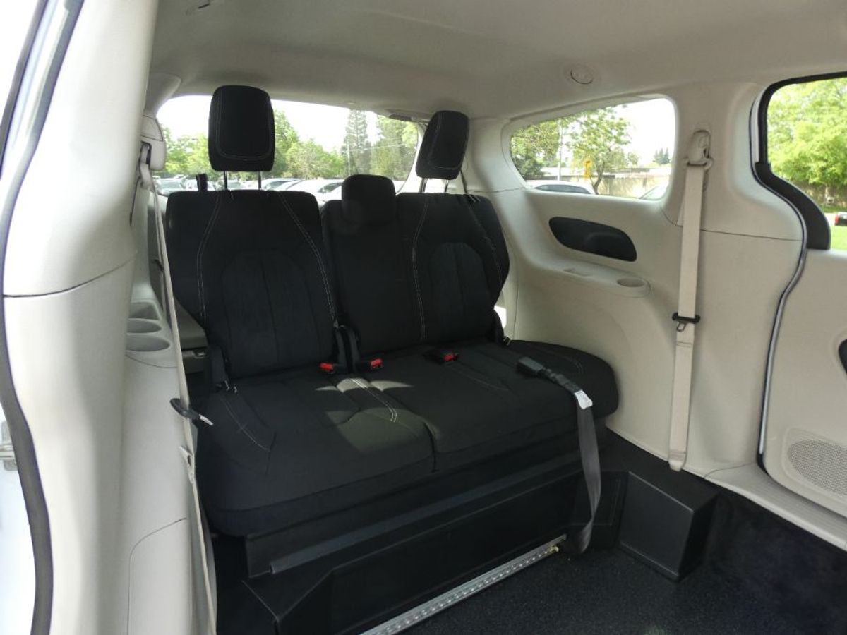 2024 CHRYSLER VOYAGER - Image 19