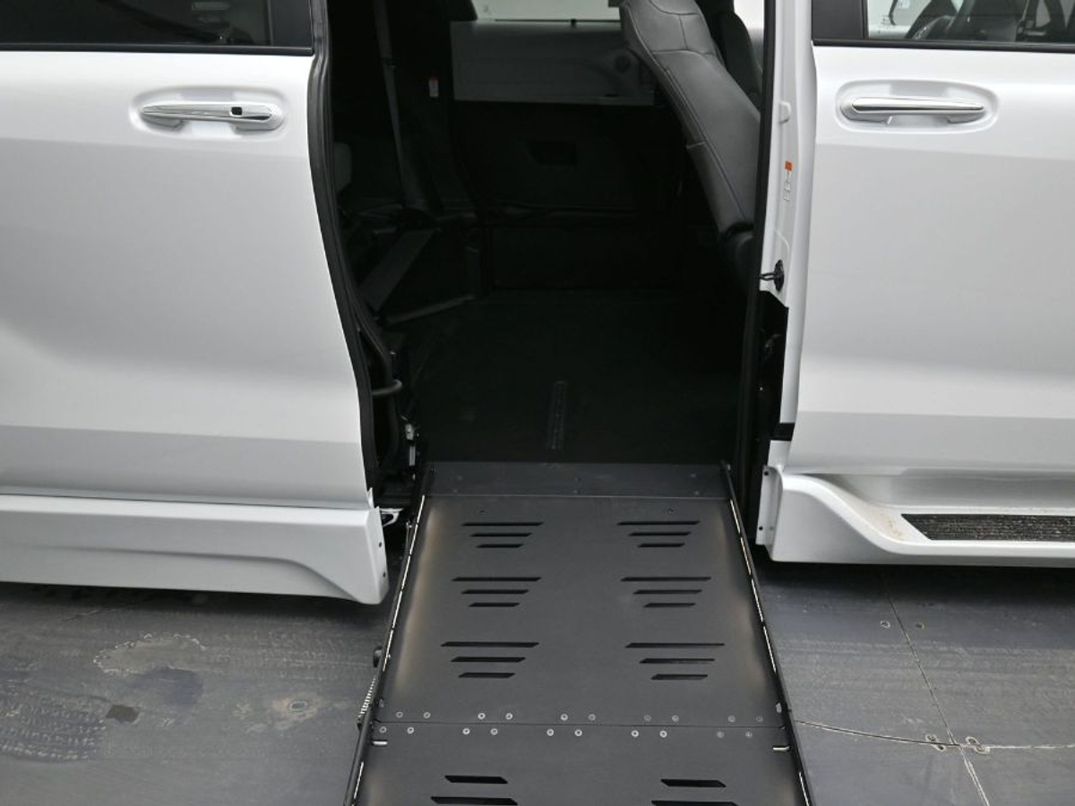 2025 TOYOTA SIENNA - Image 18