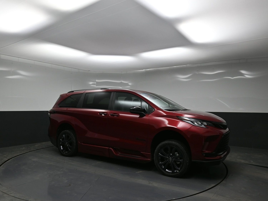 New 2025 Toyota Sienna Hybrid XSE Sport - BraunAbility Side Entry Entry Fold Out Automatic Ramp