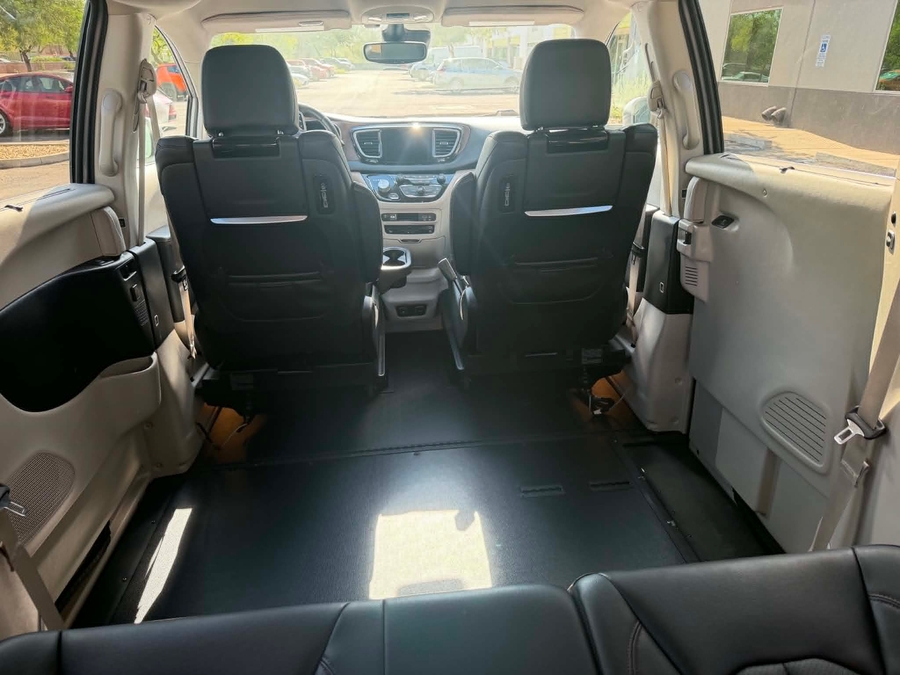 Used 2018 Chrysler Pacifica Touring L Plus - BraunAbility Side Entry In Floor Automatic Ramp