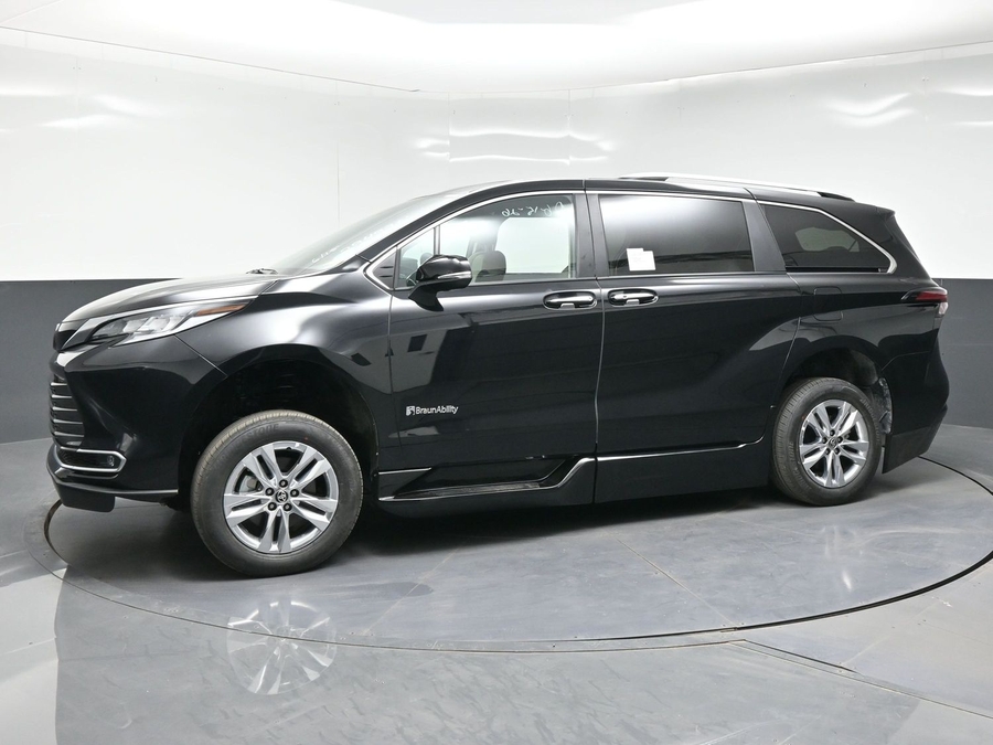 New 2026 Toyota Sienna Hybrid Limited - BraunAbility Side Entry Fold Out Automatic Ramp
