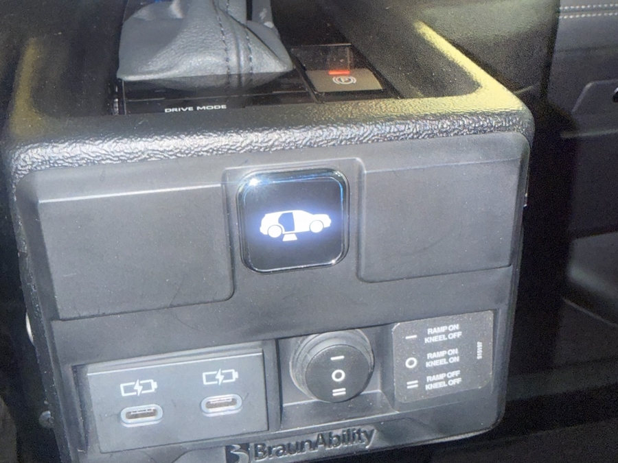 Black Toyota Sienna image number 15