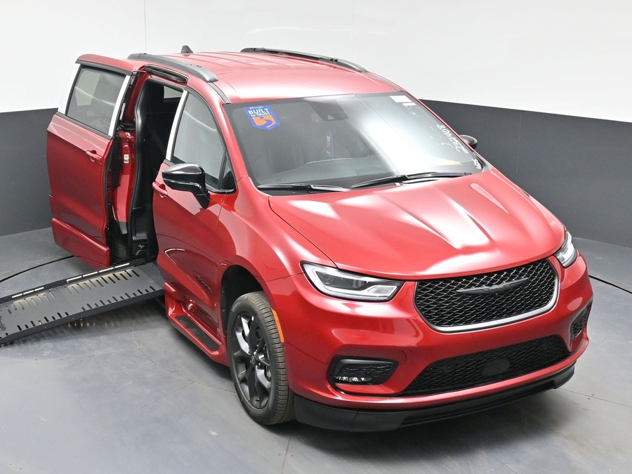 Red Chrysler Pacifica image number 20