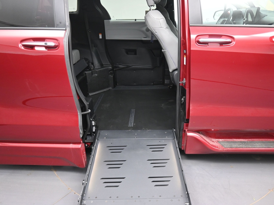 New 2026 Toyota Sienna Hybrid XLE Add - BraunAbility Side Entry Fold Out Automatic Ramp