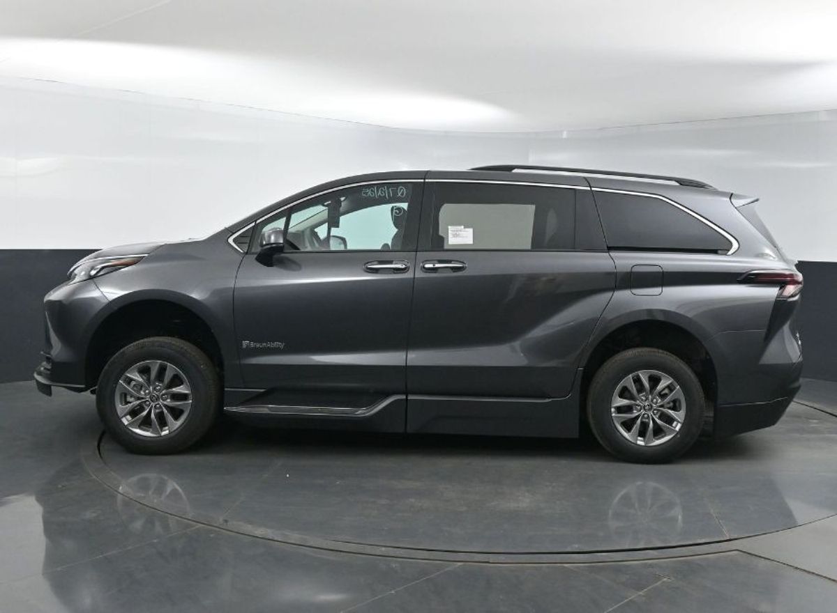 2025 TOYOTA SIENNA - Image 4