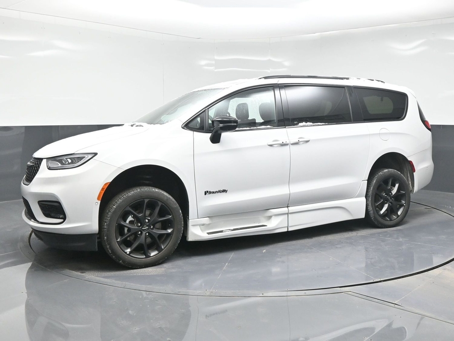 Used 2024 Chrysler Pacifica Touring L w/S package - BraunAbility Side Entry Entry Fold Out Automatic Ramp