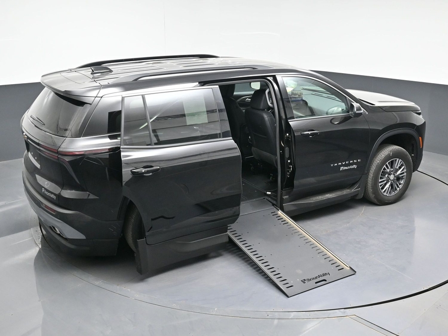 New 2026 Chevrolet Traverse 1LT - BraunAbility Side Entry Entry In Floor Automatic Ramp