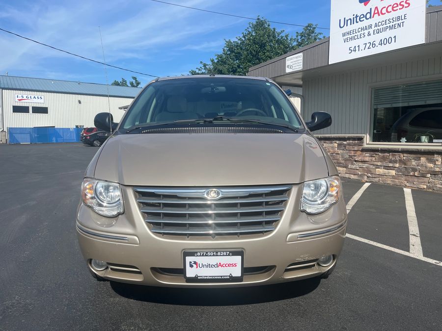 Used 2007 Chrysler Town and Country Limited - VMI Side Entry Entry In Floor Automatic Ramp