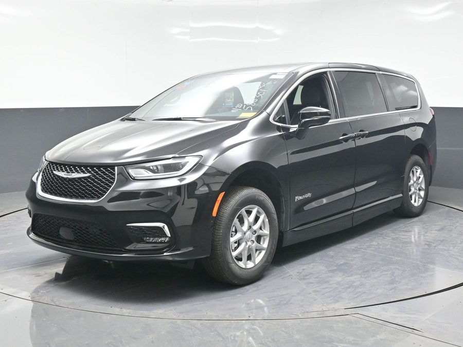 Black Chrysler Pacifica image number 13