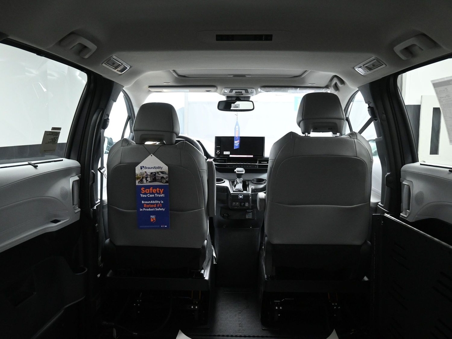 New 2025 Toyota Sienna Hybrid XLE Plus - BraunAbility Side Entry Entry Fold Out Automatic Ramp