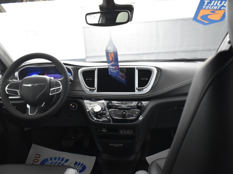 New 2025 Chrysler Pacifica Select Safety - BraunAbility Side Entry Entry Fold Out Automatic Ramp