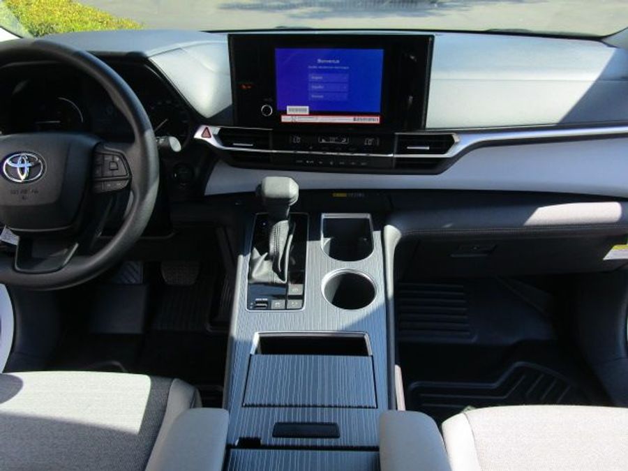 New 2025 Toyota Sienna Hybrid LE - BraunAbility Commercial Rear Entry Entry Fold Out Manual Ramp