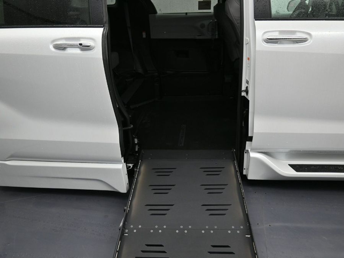 2025 TOYOTA SIENNA - Image 11