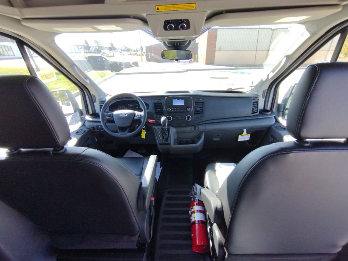 White Ford T350 image number 14