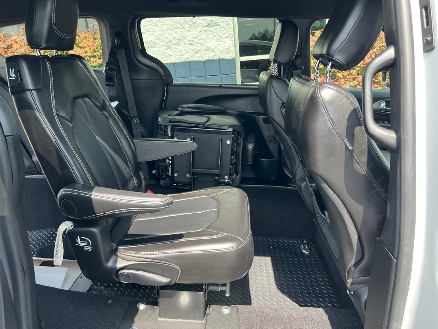Used 2026 Chrysler Pacifica Select - ATS Commercial Rear Entry Fold Out Manual Ramp
