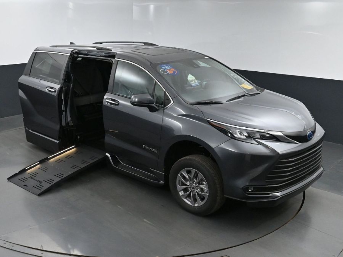 2025 TOYOTA SIENNA - Image 22