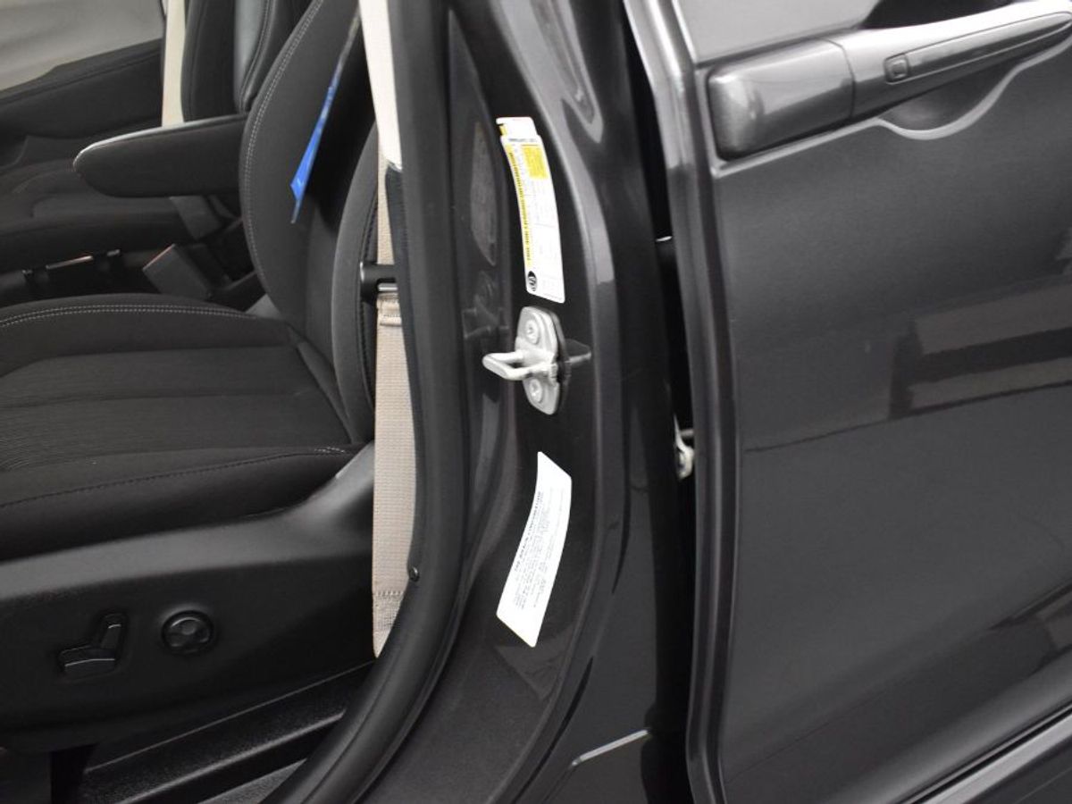 2023 CHRYSLER VOYAGER - Image 17