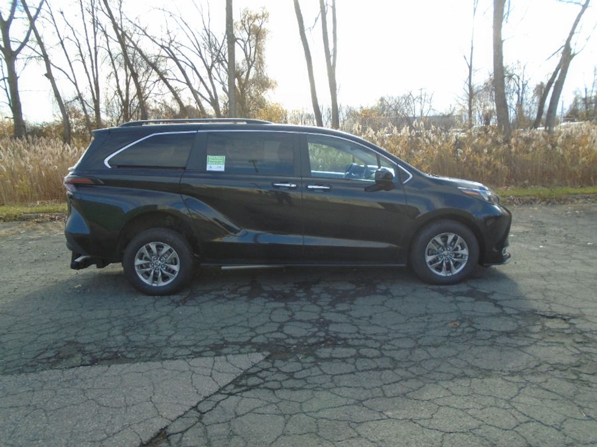 2024 TOYOTA SIENNA - Image 9