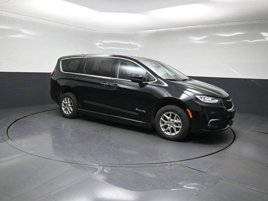 Used 2024 Chrysler Pacifica Touring L - BraunAbility Side Entry Fold Out Manual Ramp