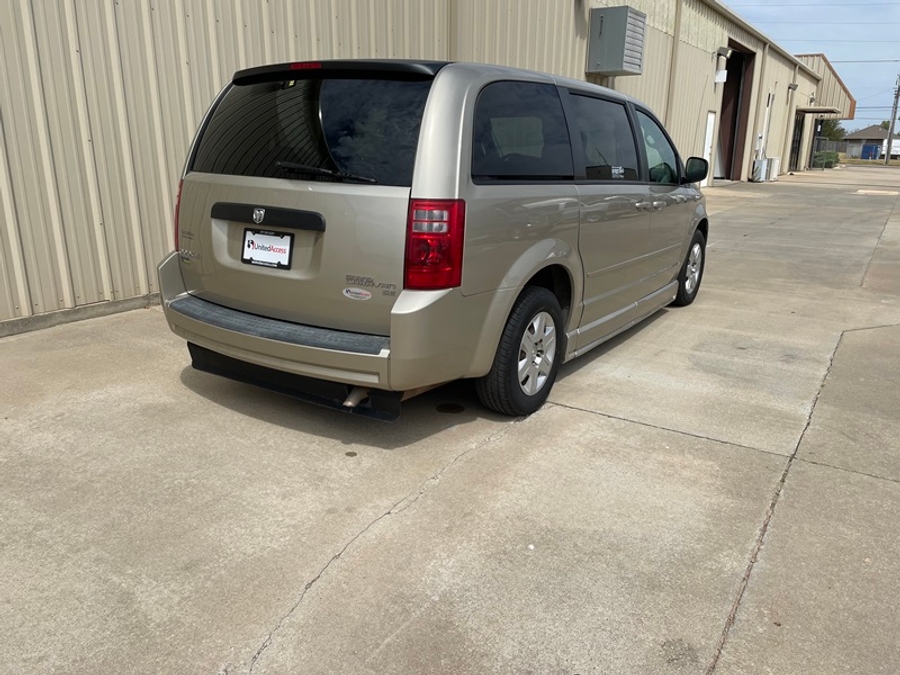Used 2009 Dodge Grand Caravan SE - BraunAbility Side Entry Fold Out Automatic Ramp