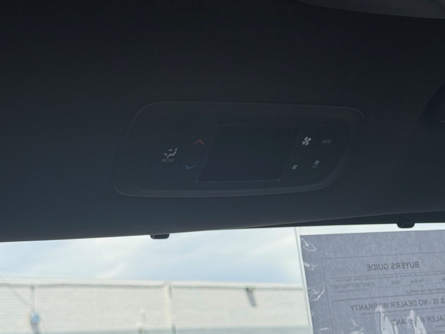Número de imagen Chrysler Pacifica negro 26