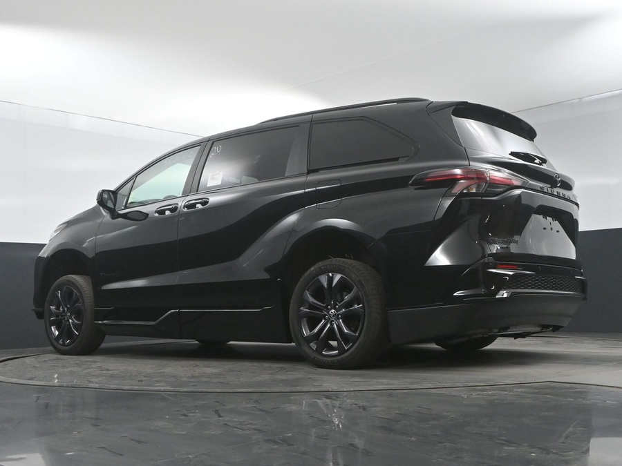 New 2025 Toyota Sienna Hybrid XSE Sport - BraunAbility Side Entry Entry In Floor Automatic Ramp
