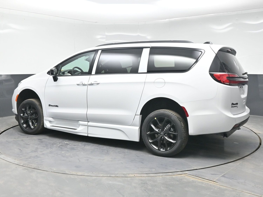 New 2026 Chrysler Pacifica Select Sport - BraunAbility Side Entry Entry Fold Out Automatic Ramp