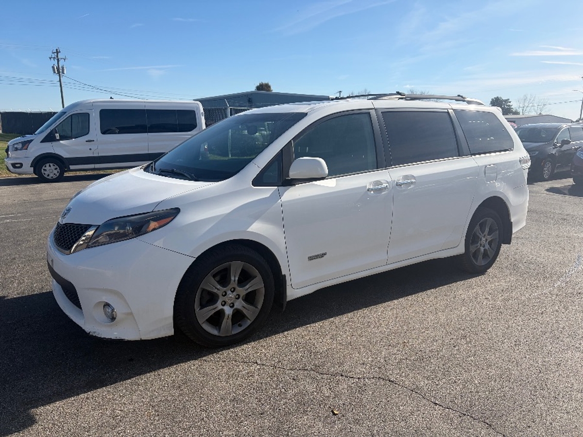 2015 TOYOTA SIENNA - Image 4