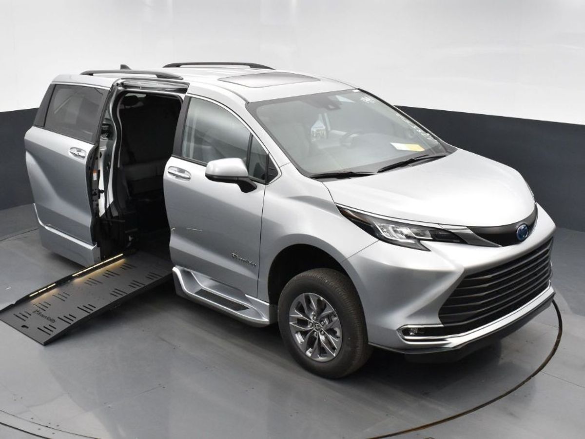 2023 TOYOTA SIENNA - Image 13