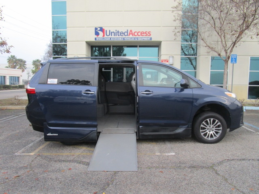 Used 2018 Toyota Sienna XLE Base - VMI Side Entry Entry In Floor Automatic Ramp