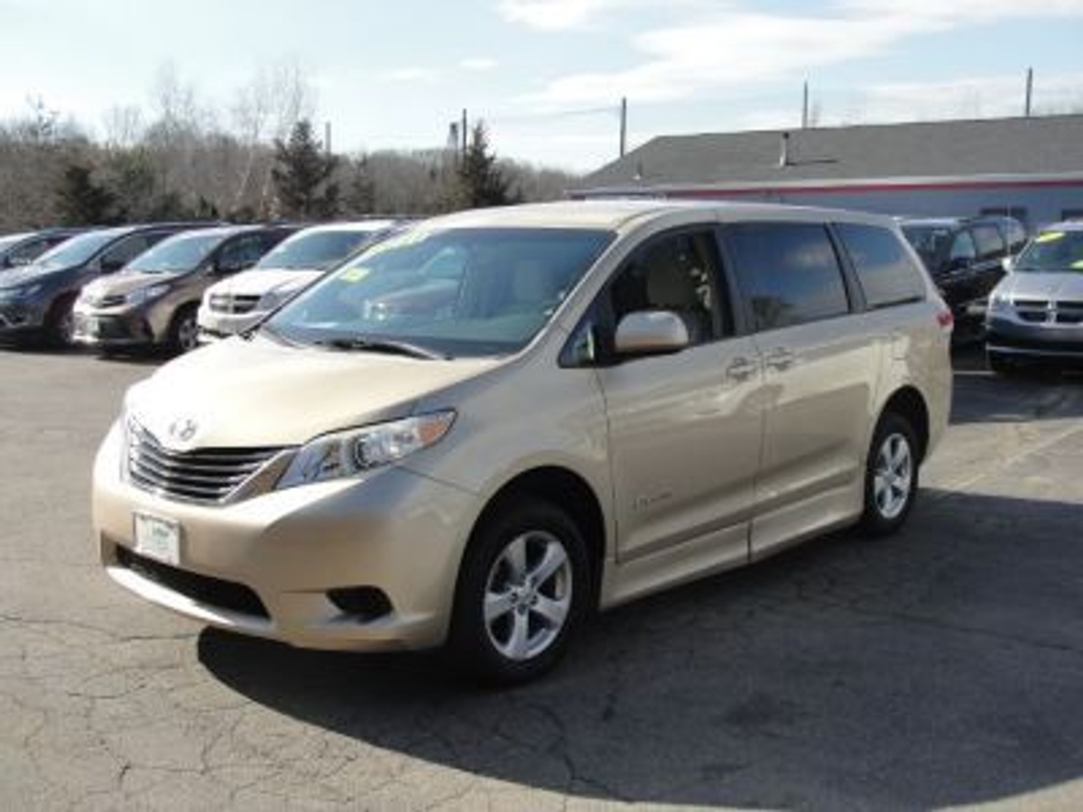2011 TOYOTA SIENNA - Image 3