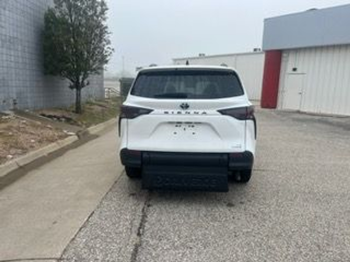 2024 TOYOTA SIENNA - Image 5