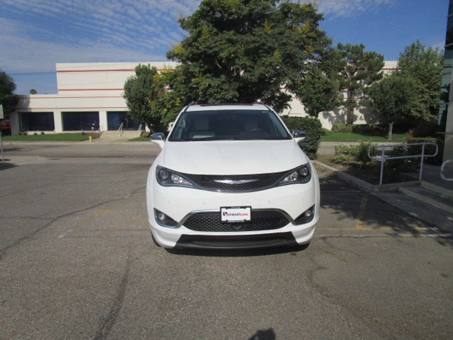 Used 2017 Chrysler Pacifica Limited - BraunAbility Side Entry Fold Out Automatic Ramp