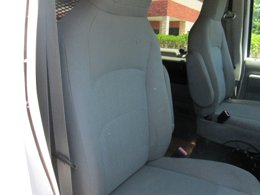 2013 Ford E-Series Econoline Wagon XLT - Photo 13